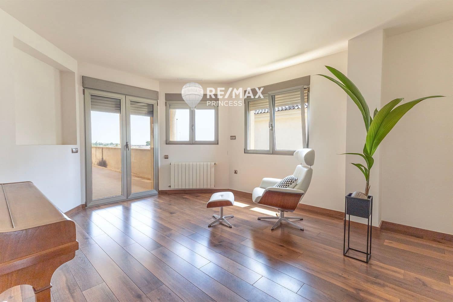 4 Zimmer Villa zu verkaufen in Torrellano mit Pool Garage - 620.000 € (Ref: 9336895)