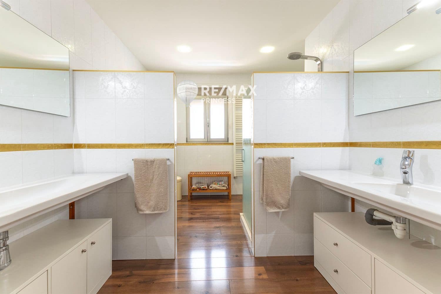 4 Zimmer Villa zu verkaufen in Torrellano mit Pool Garage - 620.000 € (Ref: 9336895)