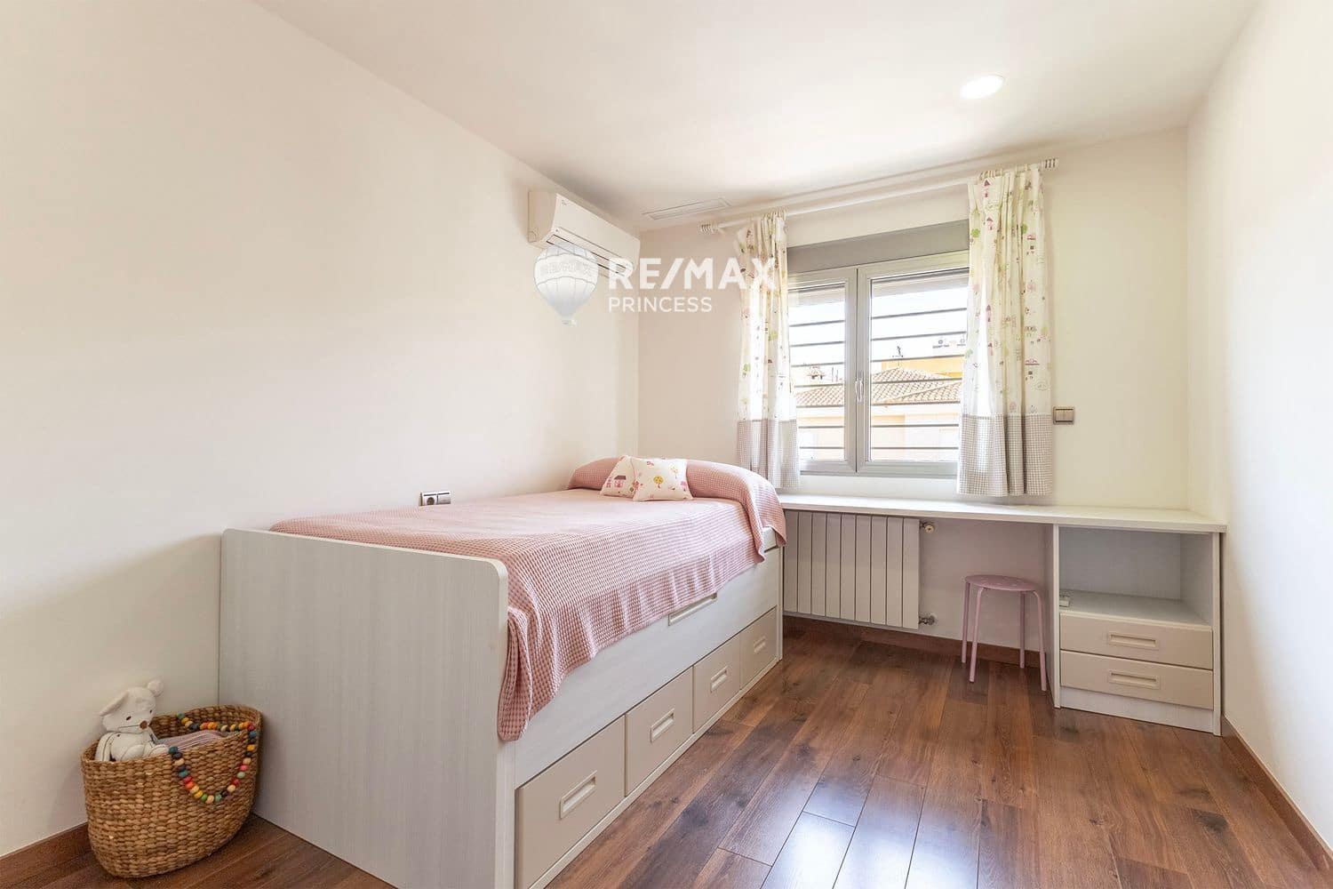 4 Zimmer Villa zu verkaufen in Torrellano mit Pool Garage - 620.000 € (Ref: 9336895)