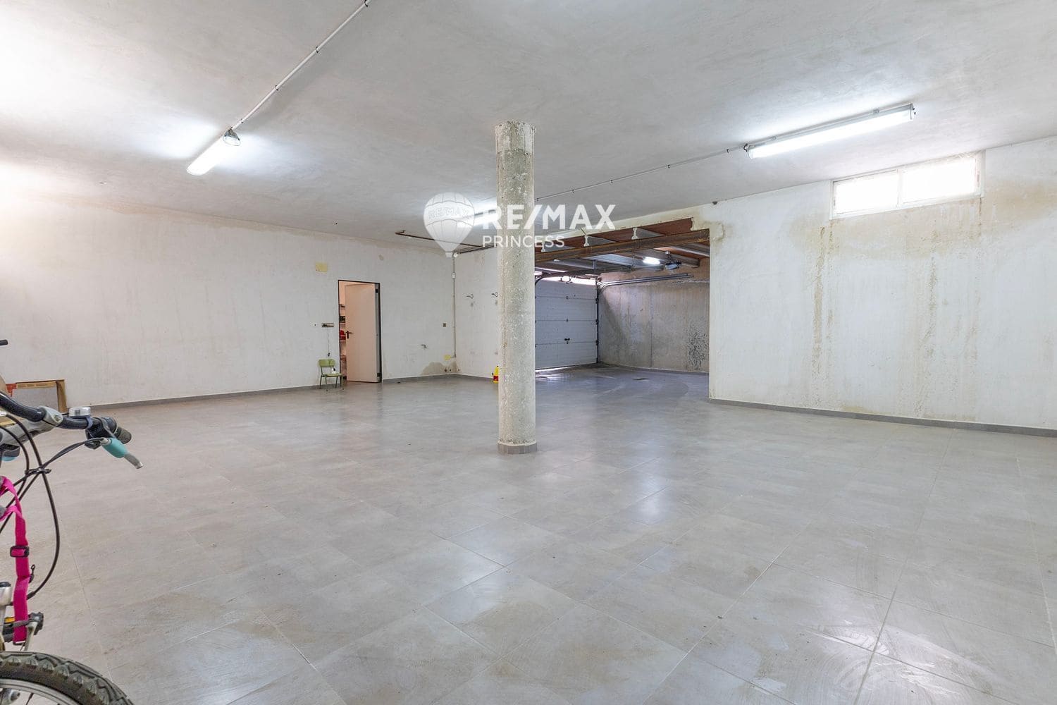 4 Zimmer Villa zu verkaufen in Torrellano mit Pool Garage - 620.000 € (Ref: 9336895)