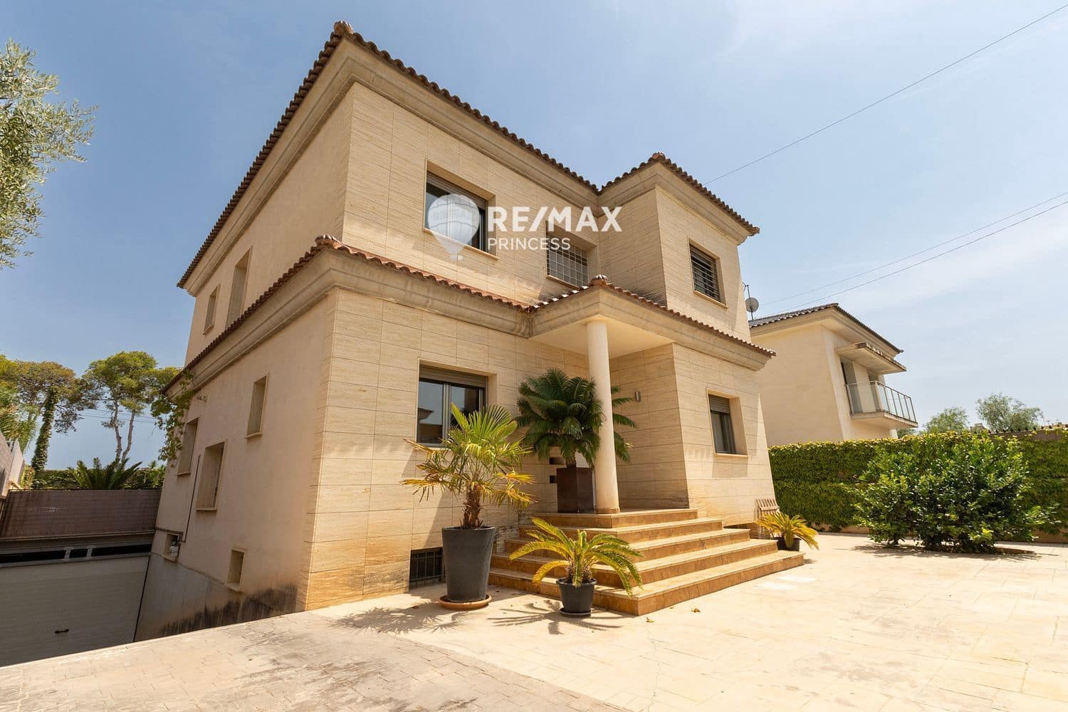 4 Zimmer Villa zu verkaufen in Torrellano mit Pool Garage - 620.000 € (Ref: 9336895)