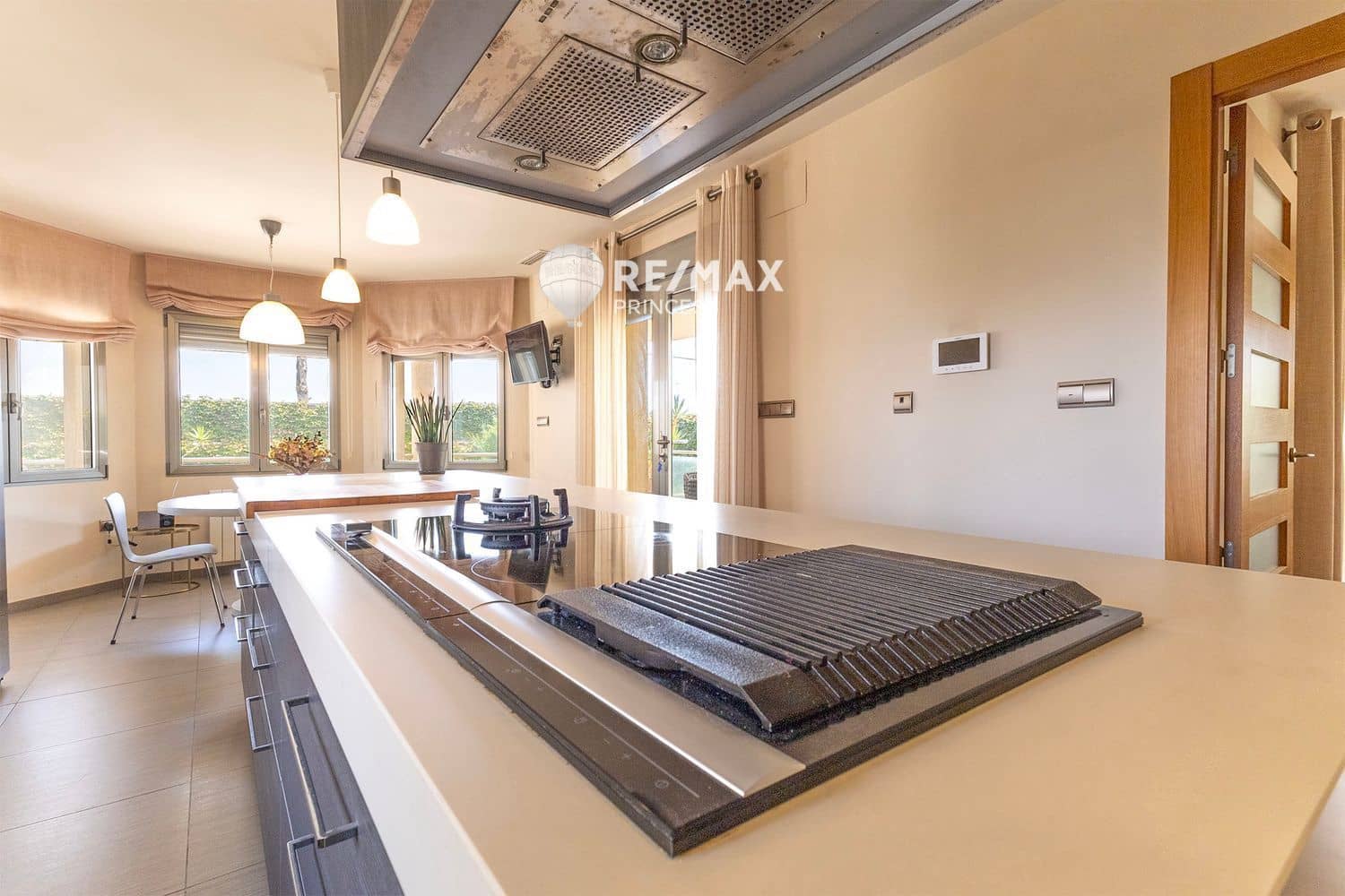 4 Zimmer Villa zu verkaufen in Torrellano mit Pool Garage - 620.000 € (Ref: 9336895)