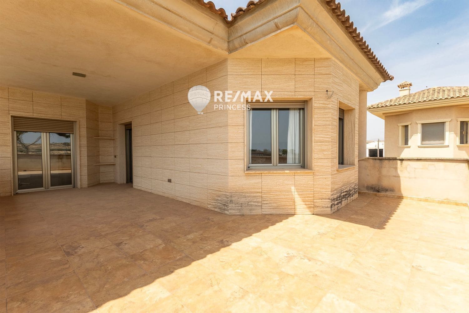 4 Zimmer Villa zu verkaufen in Torrellano mit Pool Garage - 620.000 € (Ref: 9336895)