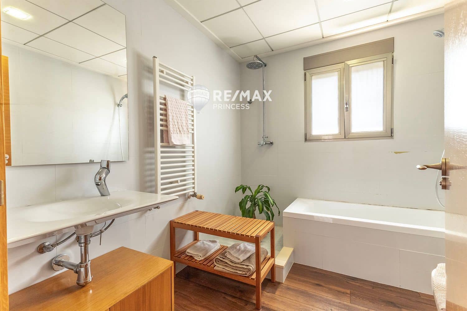 4 Zimmer Villa zu verkaufen in Torrellano mit Pool Garage - 620.000 € (Ref: 9336895)