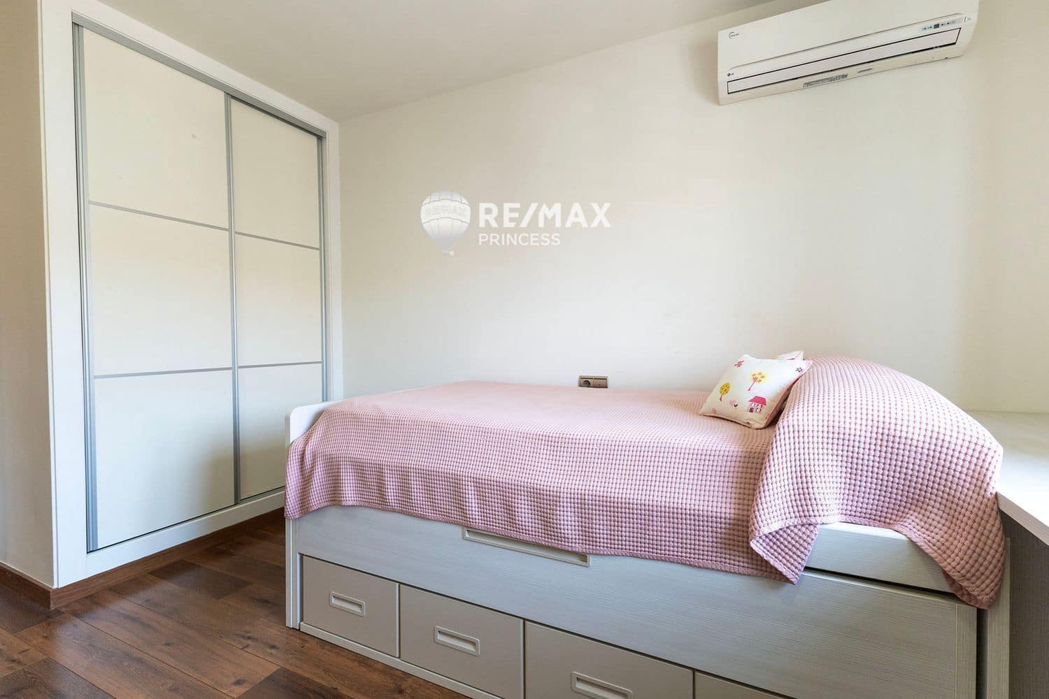 4 Zimmer Villa zu verkaufen in Torrellano mit Pool Garage - 620.000 € (Ref: 9336895)