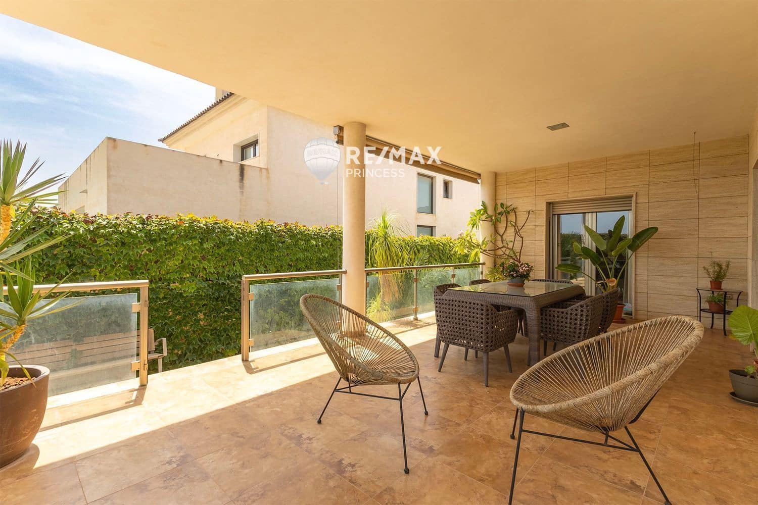 4 Zimmer Villa zu verkaufen in Torrellano mit Pool Garage - 620.000 € (Ref: 9336895)