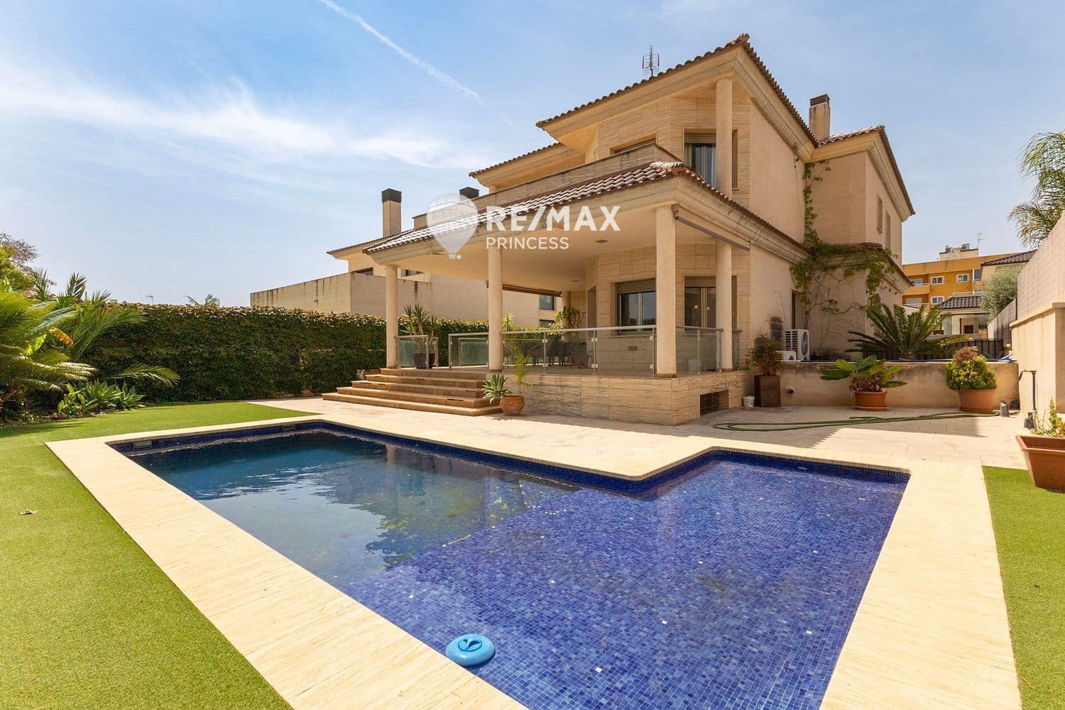 4 Zimmer Villa zu verkaufen in Torrellano mit Pool Garage - 620.000 € (Ref: 9336895)