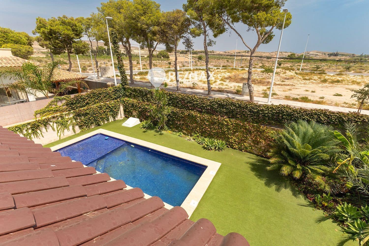 4 Zimmer Villa zu verkaufen in Torrellano mit Pool Garage - 620.000 € (Ref: 9336895)