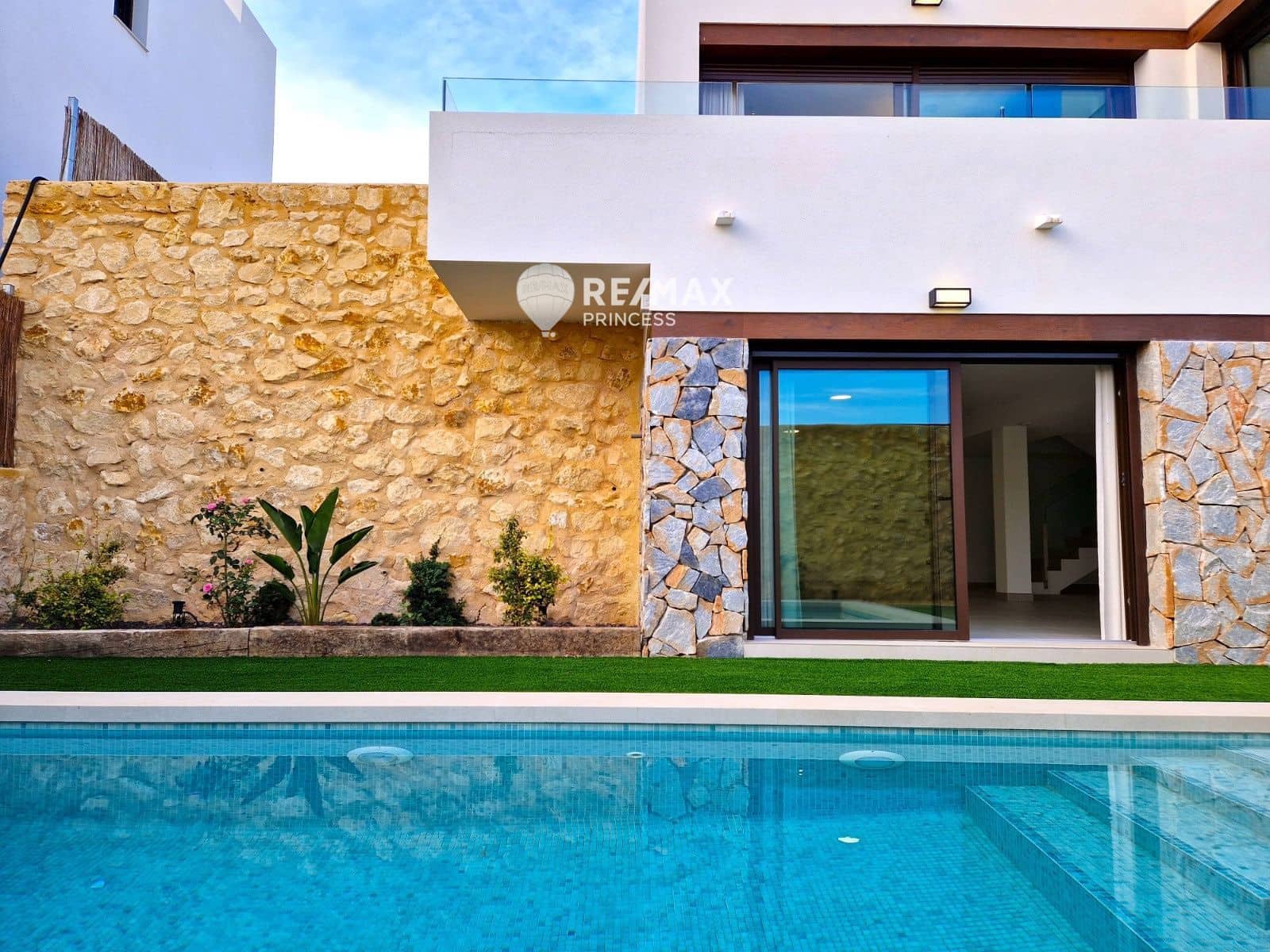 3 slaapkamer Villa te koop in Finestrat met zwembad - € 720.000 (Ref: 9371475)