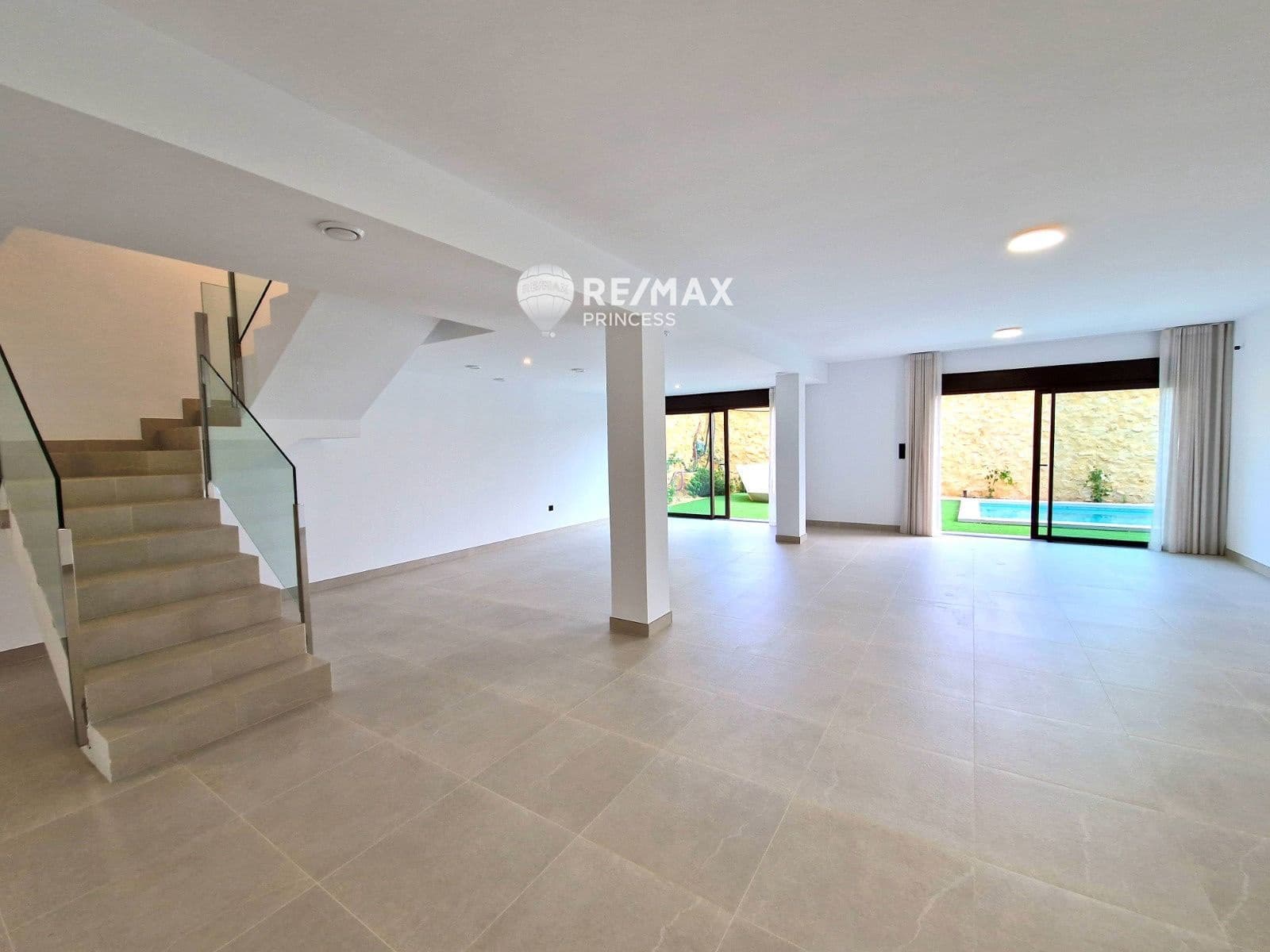 3 slaapkamer Villa te koop in Finestrat met zwembad - € 720.000 (Ref: 9371475)