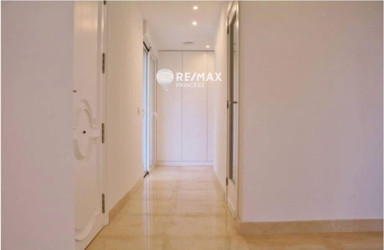 5 slaapkamer Villa te koop in Alicante stad met zwembad garage - € 1.650.000 (Ref: 9438141)