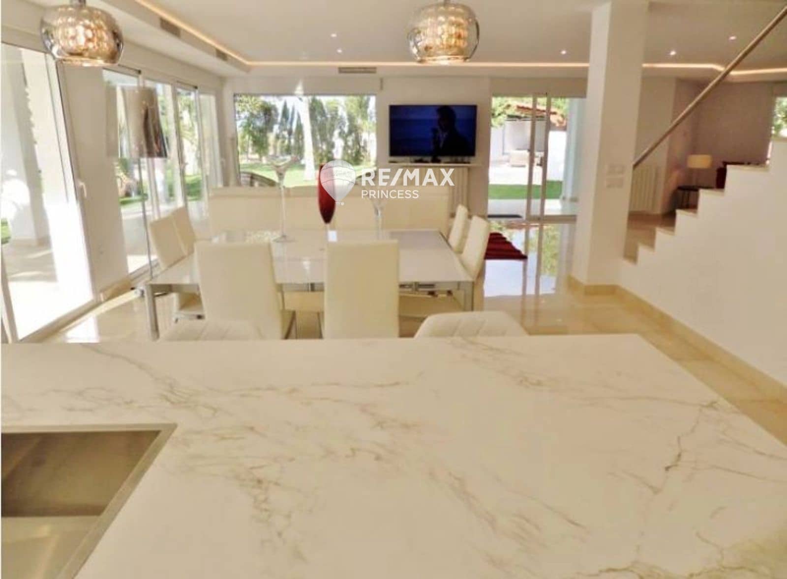 5 slaapkamer Villa te koop in Alicante stad met zwembad garage - € 1.650.000 (Ref: 9438141)