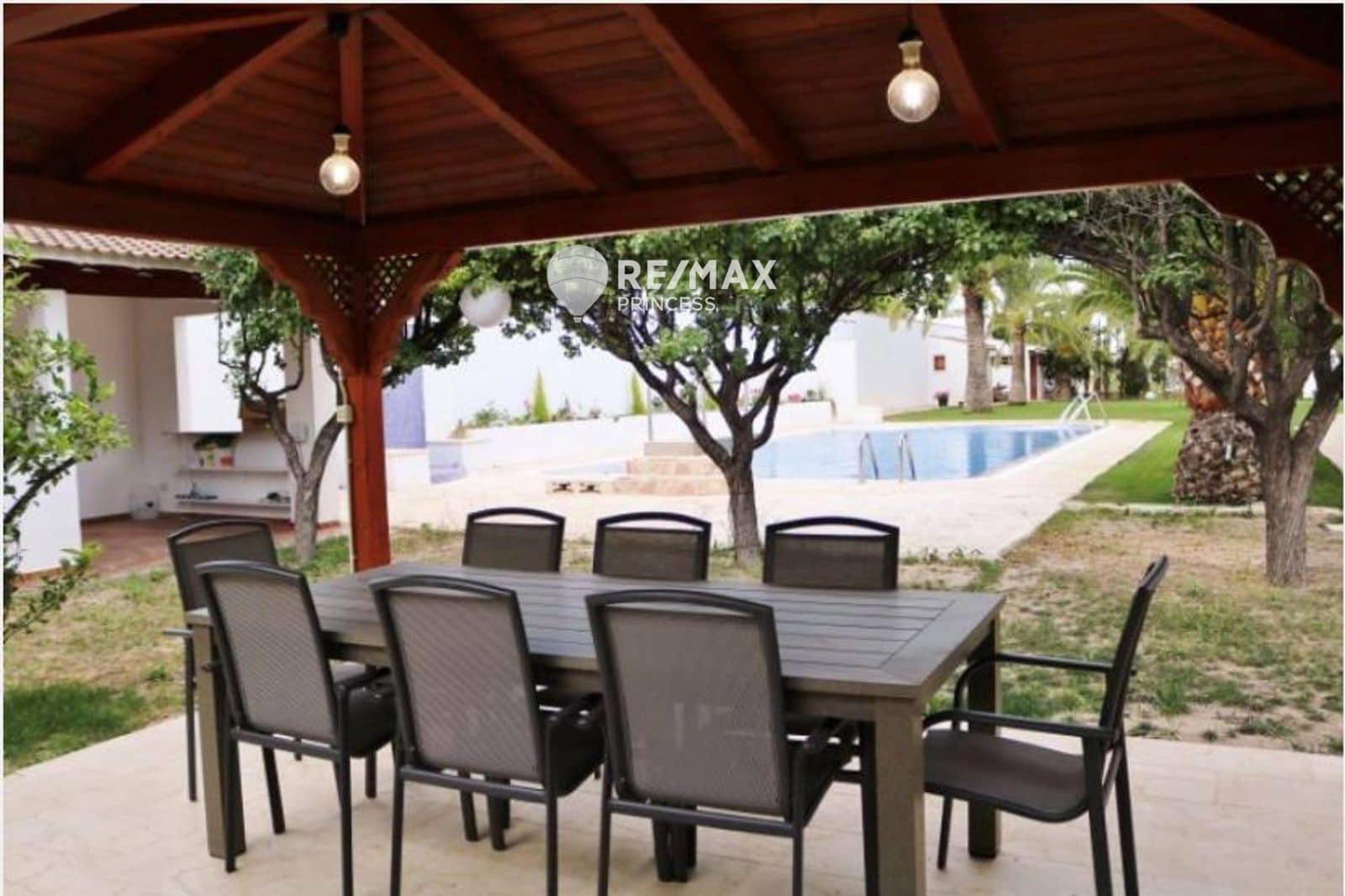 5 slaapkamer Villa te koop in Alicante stad met zwembad garage - € 1.650.000 (Ref: 9438141)