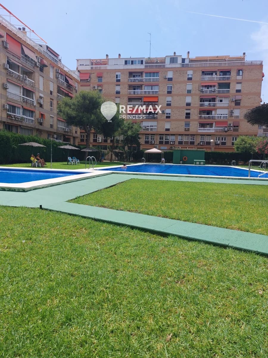 Piso de 2 habitaciones en Alicante / Alacant ciudad en venta con piscina - 275.000 € (Ref: 9460813)