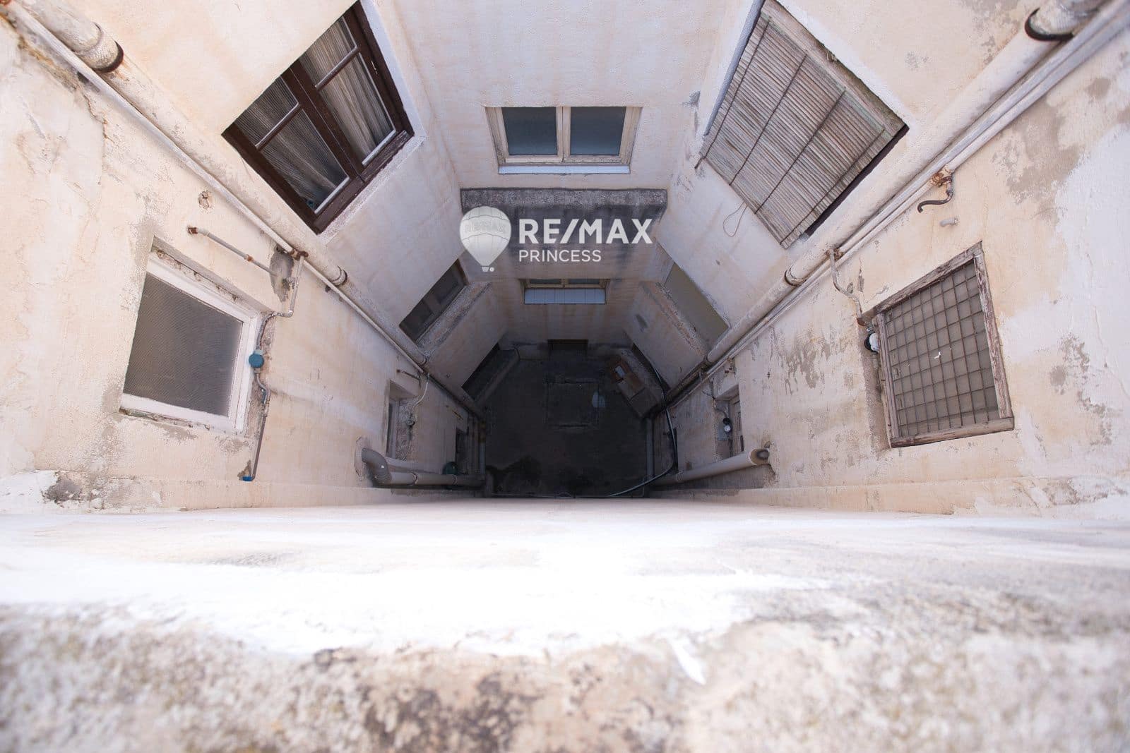 3 quarto Restaurante/Bar para venda em El Campello com garagem - 1 400 000 € (Ref: 9462887)