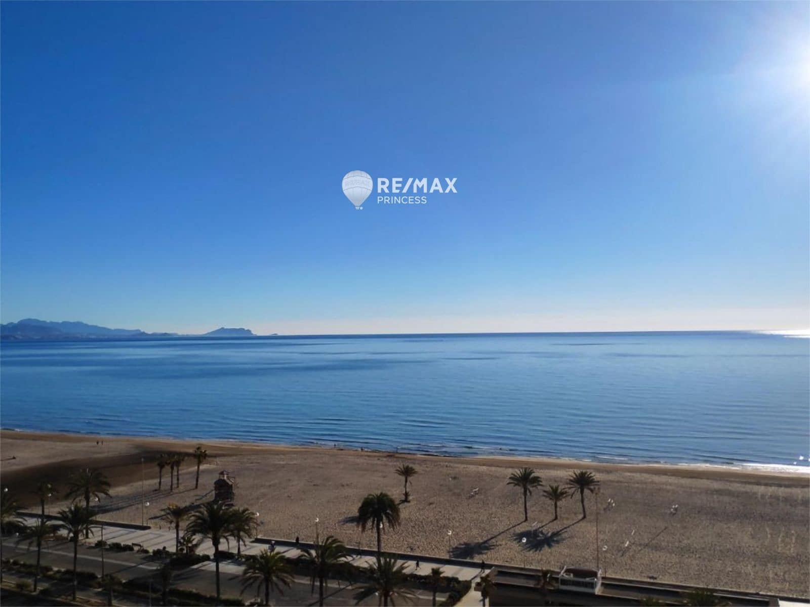 Piso de 3 habitaciones en Playa de San Juan en venta con piscina - 430.000 € (Ref: 9471552)