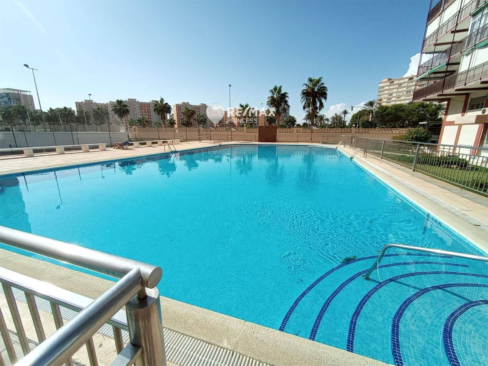 Piso de 3 habitaciones en Playa de San Juan en venta con piscina - 430.000 € (Ref: 9471552)