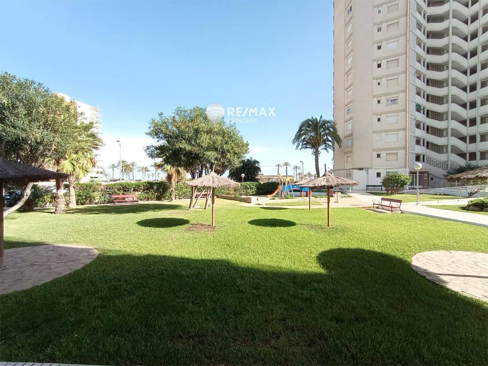 Piso de 3 habitaciones en Playa de San Juan en venta con piscina - 430.000 € (Ref: 9471552)