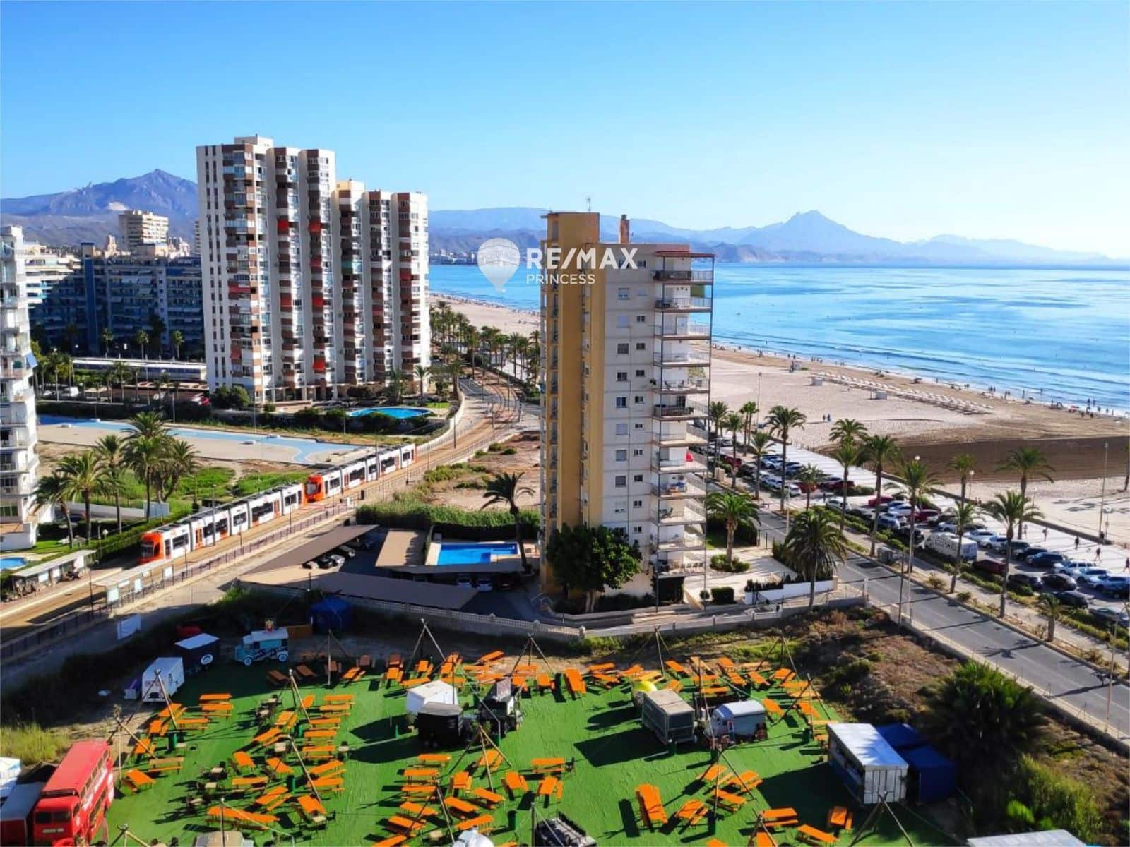 Piso de 3 habitaciones en Playa de San Juan en venta con piscina - 430.000 € (Ref: 9471552)