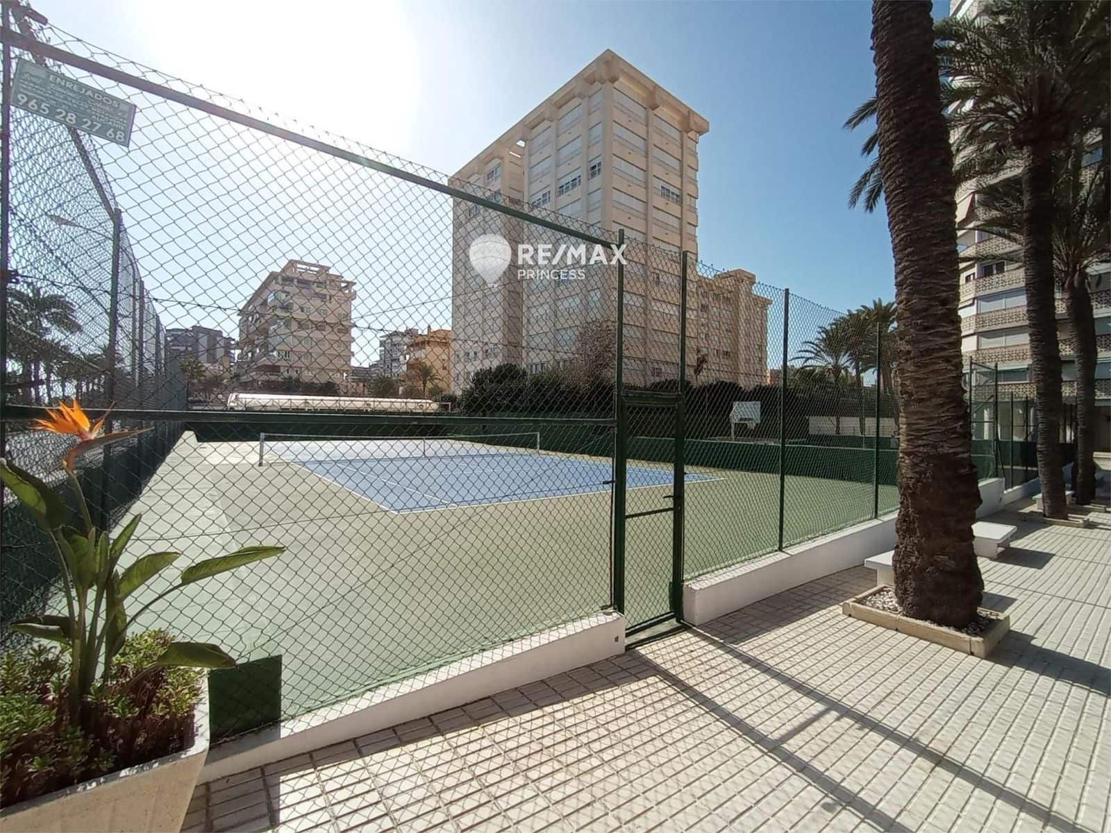 Piso de 3 habitaciones en Playa de San Juan en venta con piscina - 430.000 € (Ref: 9471552)