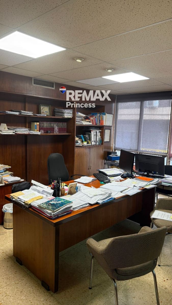Kontor till salu i Alicante stad - 265 000 € (Ref: 9569561)