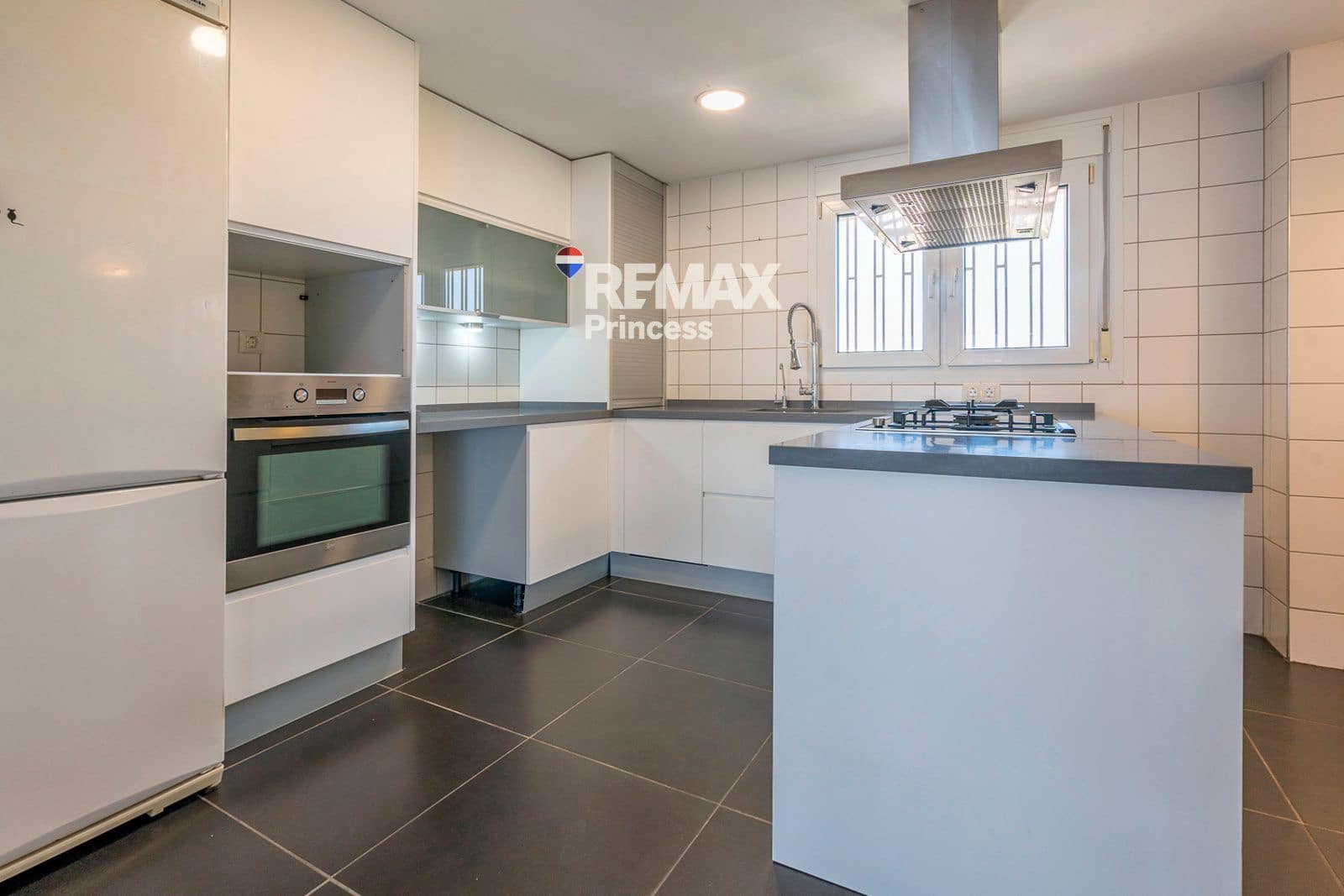 4 chambre Appartement à vendre à Cabo de las Huertas avec piscine garage - 785 000 € (Ref: 9569564)