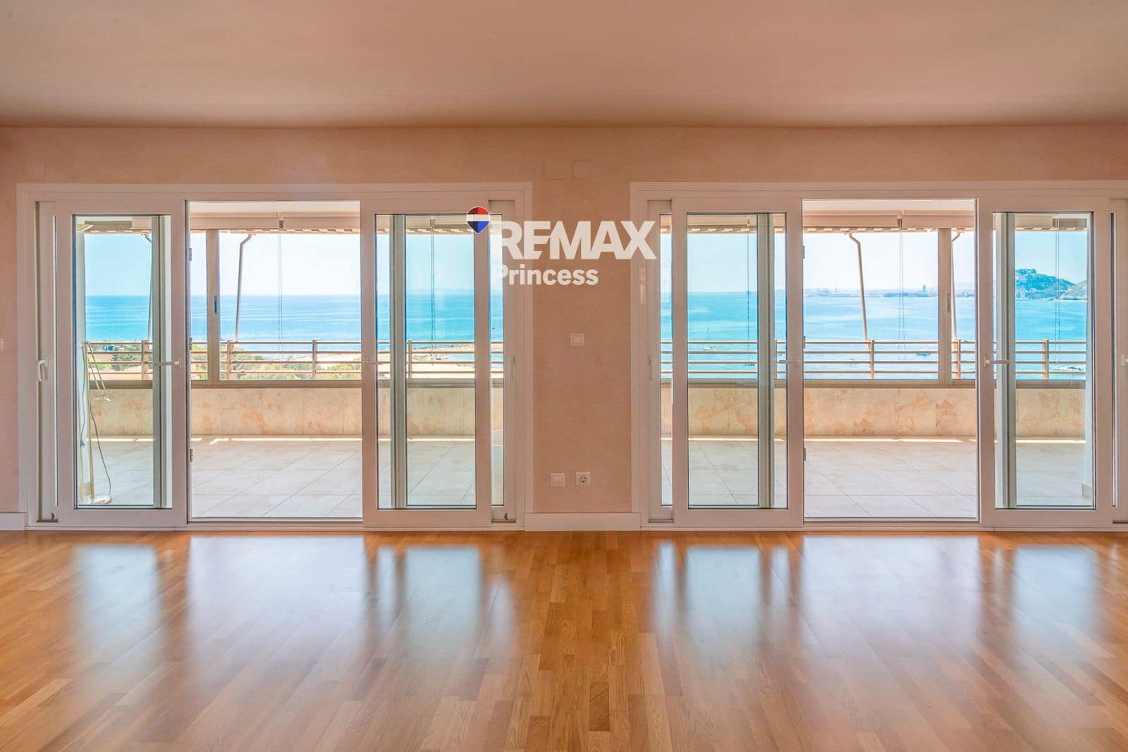 4 chambre Appartement à vendre à Cabo de las Huertas avec piscine garage - 785 000 € (Ref: 9569564)