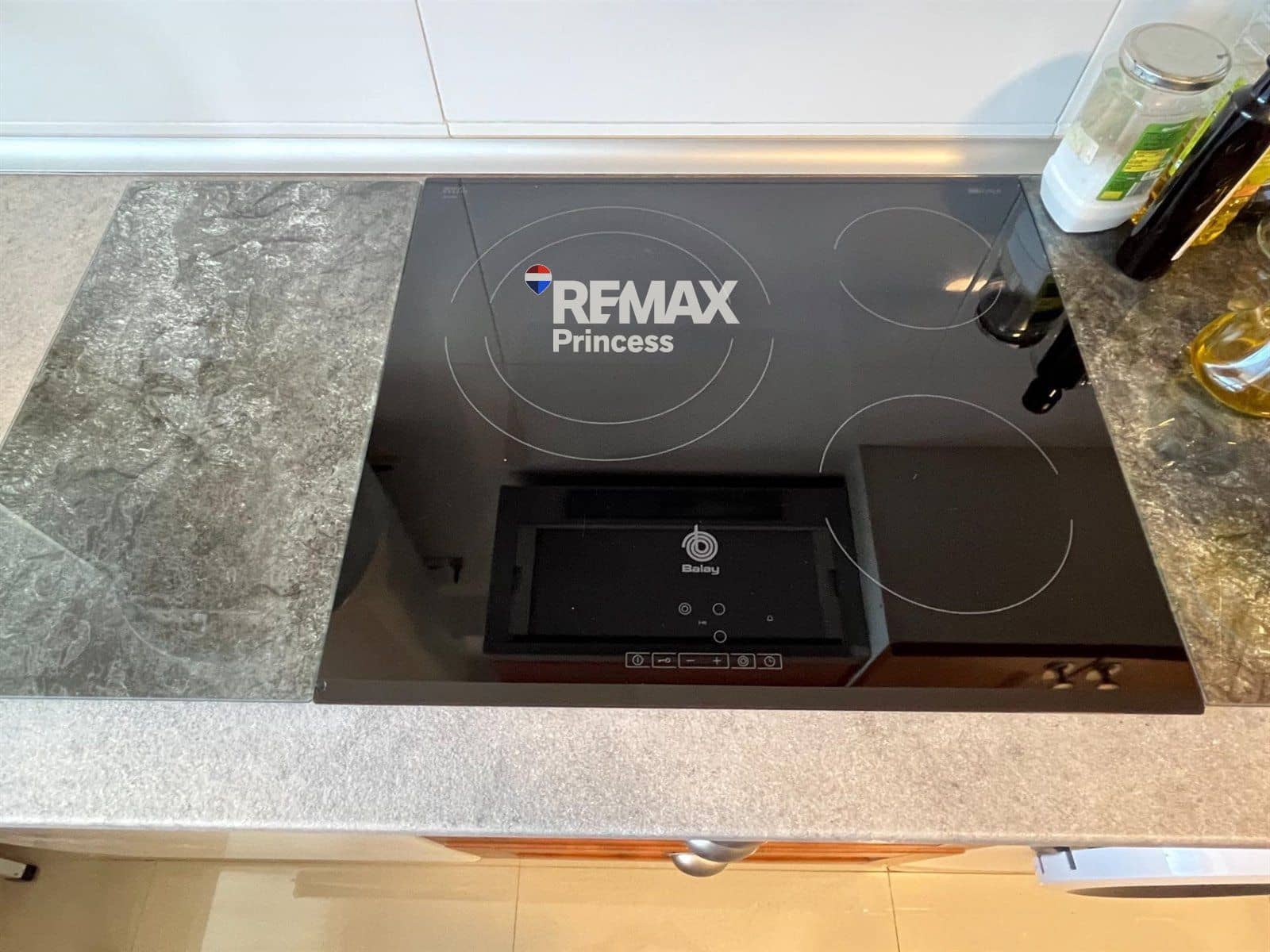 3 Zimmer Wohnung zu verkaufen in Alicante / Alacant Stadt mit Pool Garage - 380.000 € (Ref: 9569571)