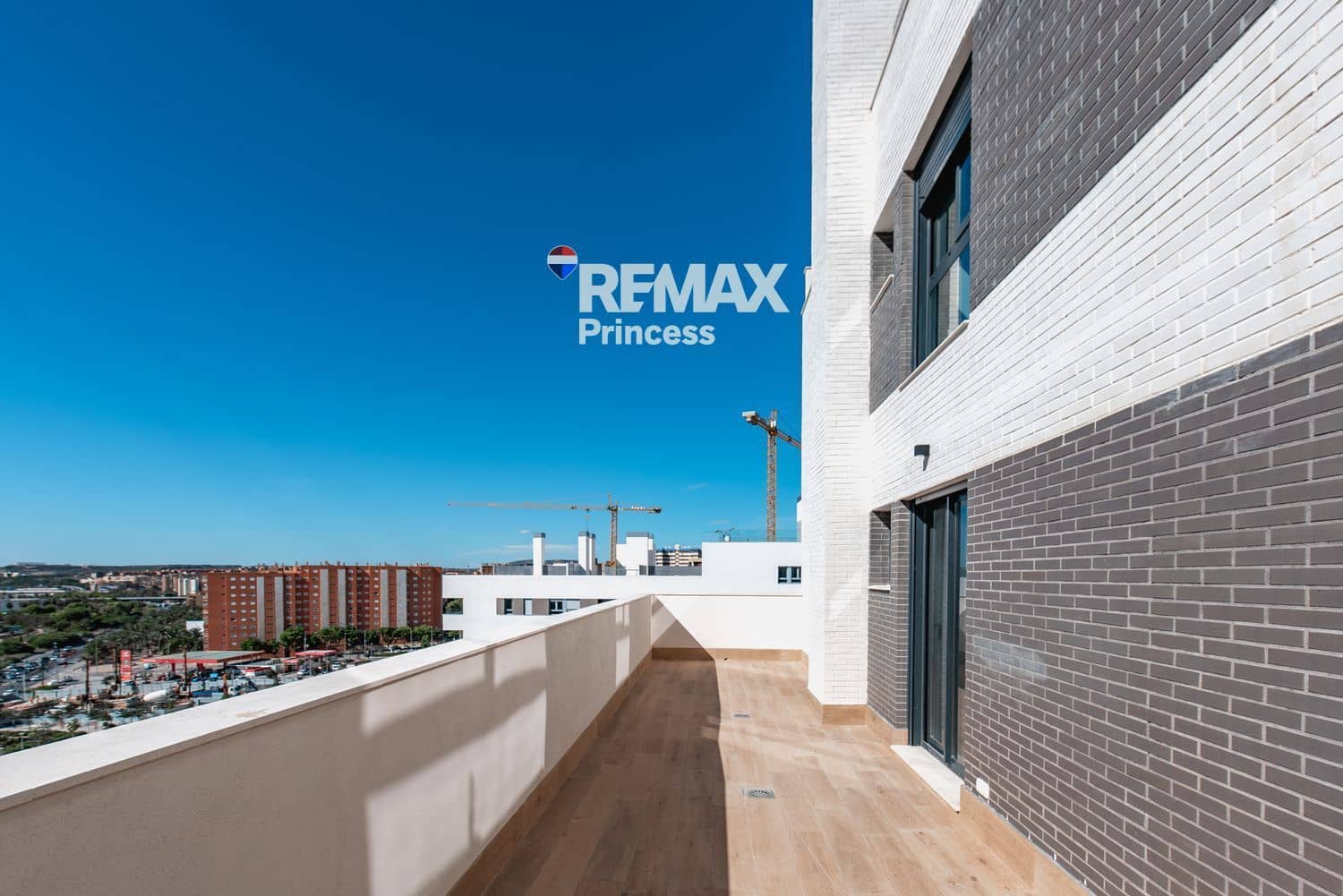 3 soveværelse Penthouse til salg i Alicante by med swimmingpool garage - € 510.000 (Ref: 9569572)