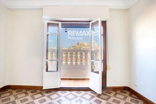 3 soveværelse Penthouse til leje i Barrio del Centro, Alicante by med garage - € 1.650 (Ref: 9569573)