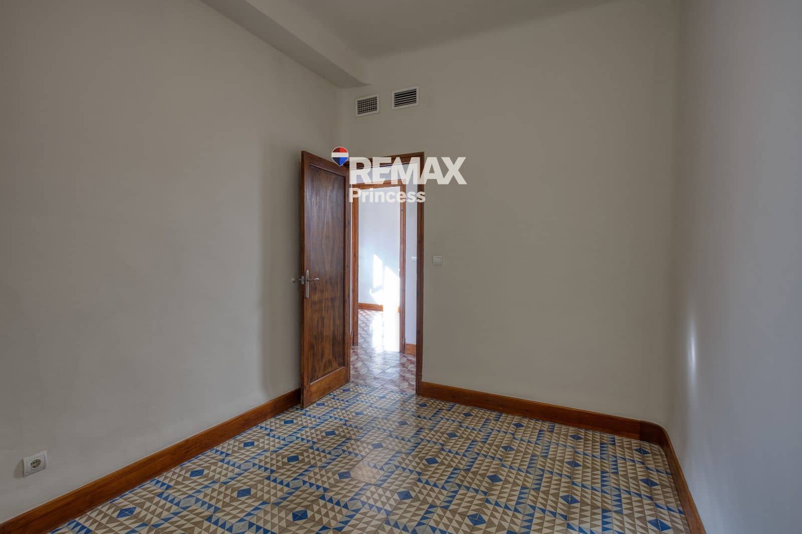 3 soveværelse Penthouse til leje i Alicante by med garage - € 1.650 (Ref: 9569573)