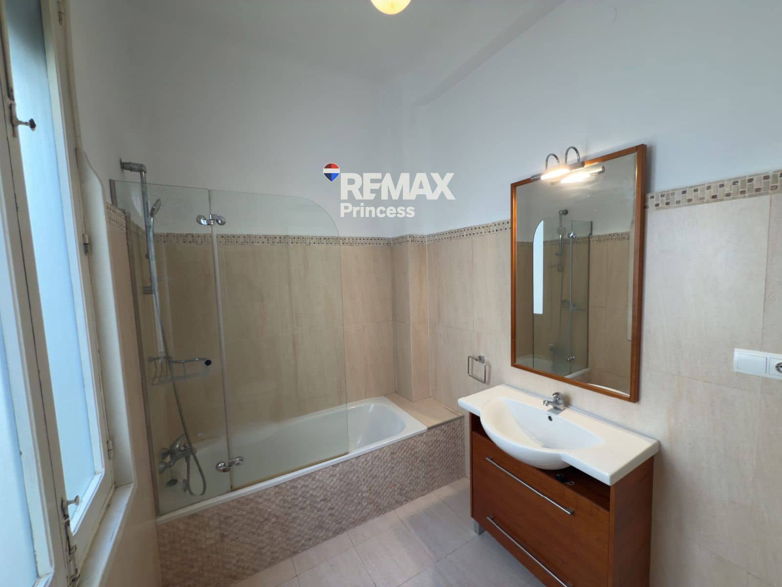 3 soveværelse Penthouse til leje i Alicante by med garage - € 1.650 (Ref: 9569573)