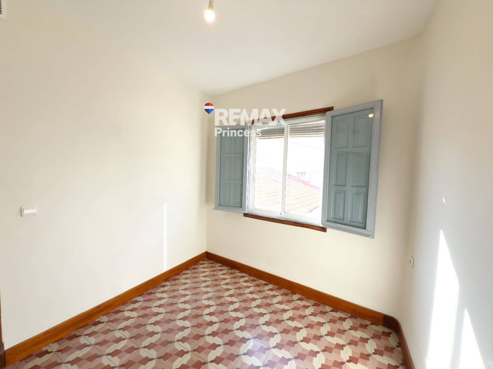 3 soveværelse Penthouse til leje i Alicante by med garage - € 1.650 (Ref: 9569573)