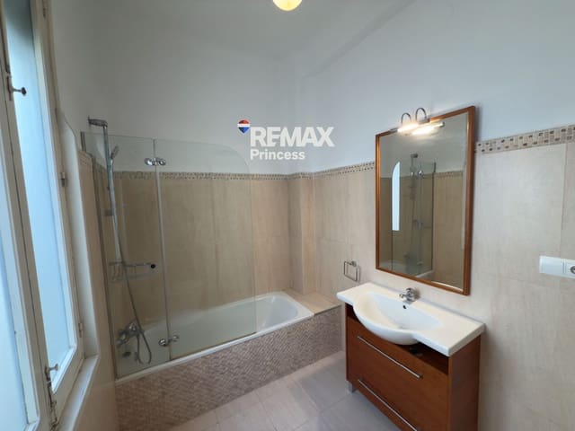 3 soveværelse Penthouse til leje i Barrio del Centro, Alicante by med garage - € 1.650 (Ref: 9569573)