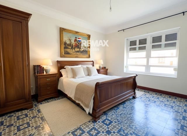 3 soveværelse Penthouse til leje i Barrio del Centro, Alicante by med garage - € 1.650 (Ref: 9569573)