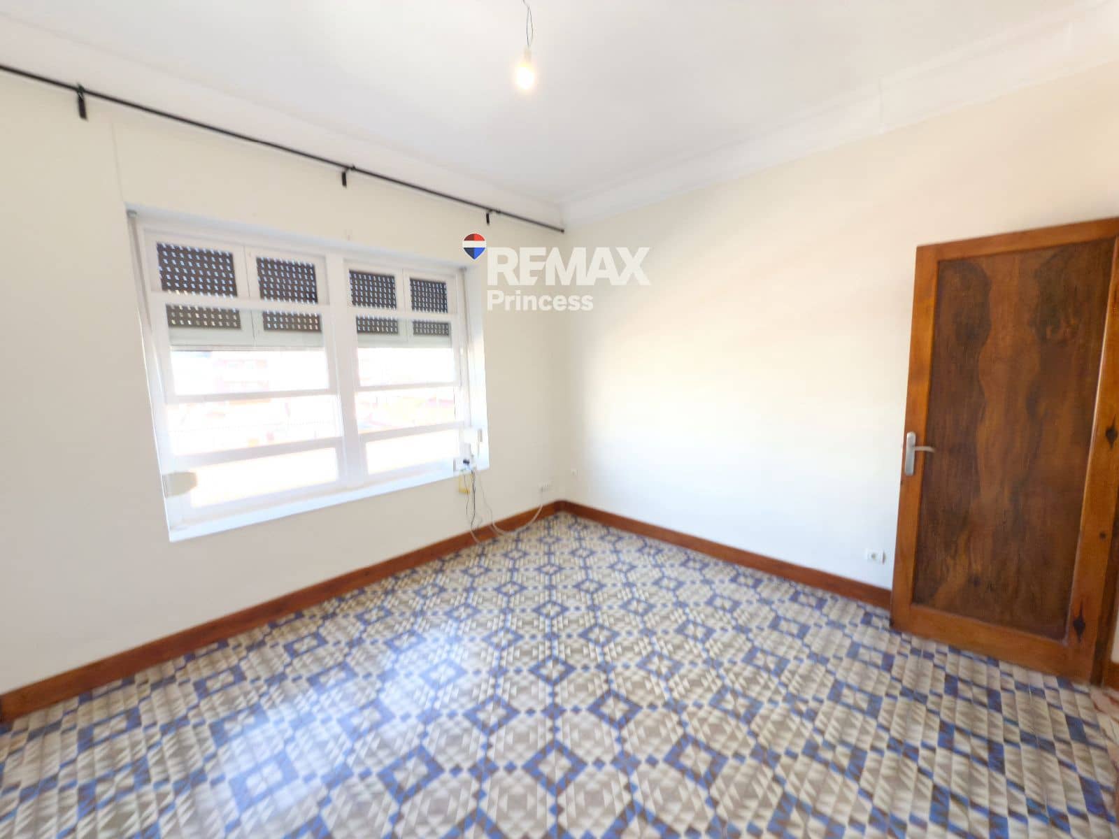 3 soveværelse Penthouse til leje i Alicante by med garage - € 1.650 (Ref: 9569573)