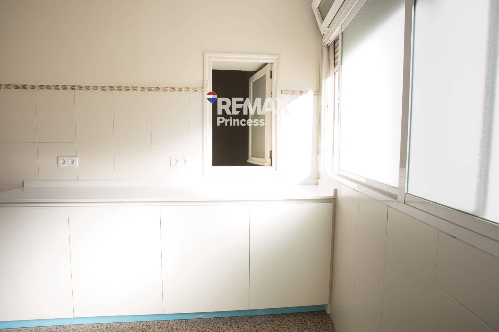 3 soveværelse Penthouse til leje i Alicante by med garage - € 1.650 (Ref: 9569573)