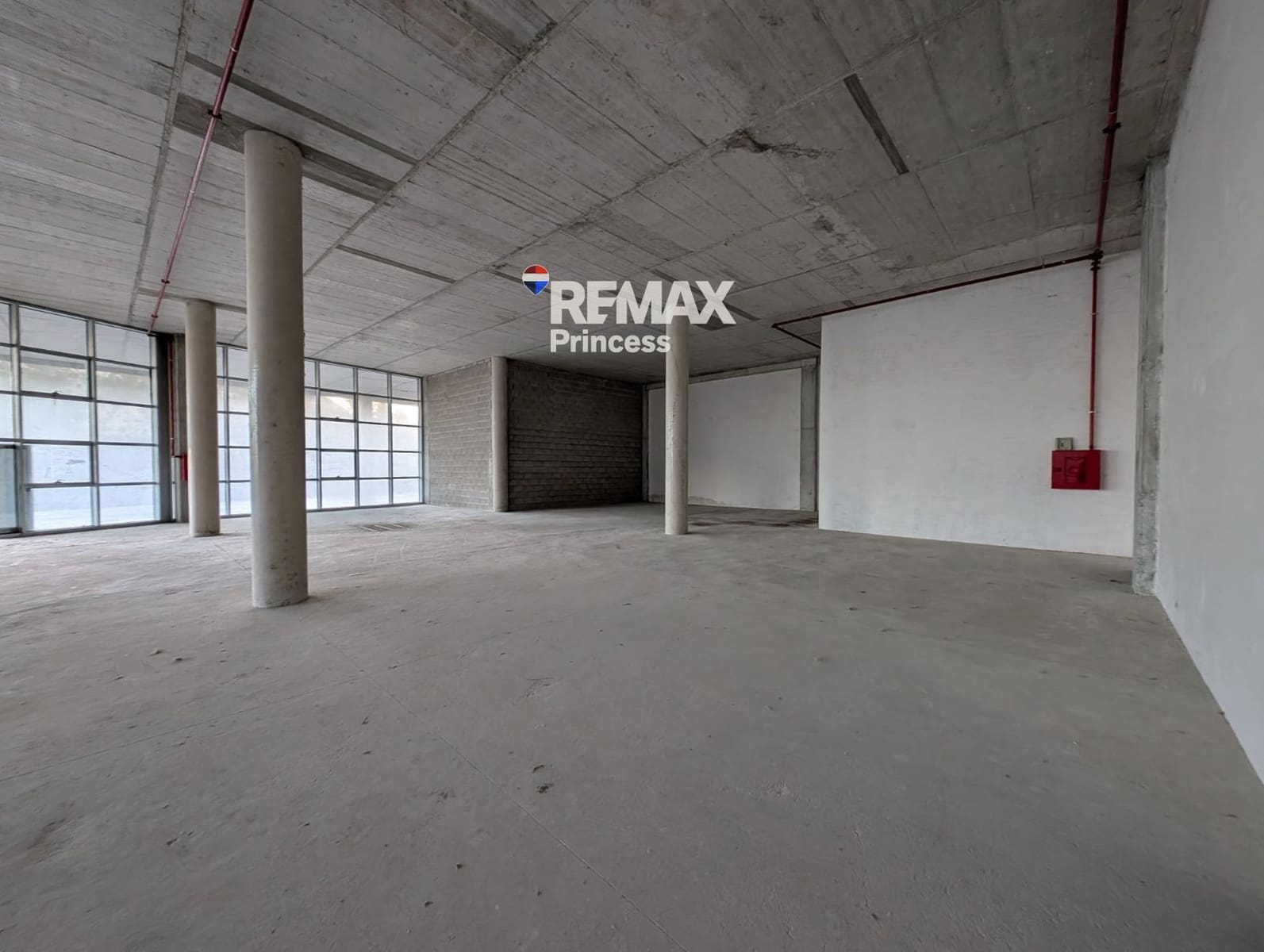 Commercieel te koop in Jijona / Xixona met garage - € 1.683.000 (Ref: 9570143)