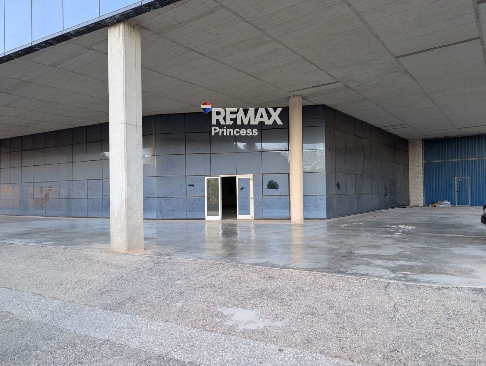 Commercieel te koop in Jijona / Xixona met garage - € 1.683.000 (Ref: 9570143)