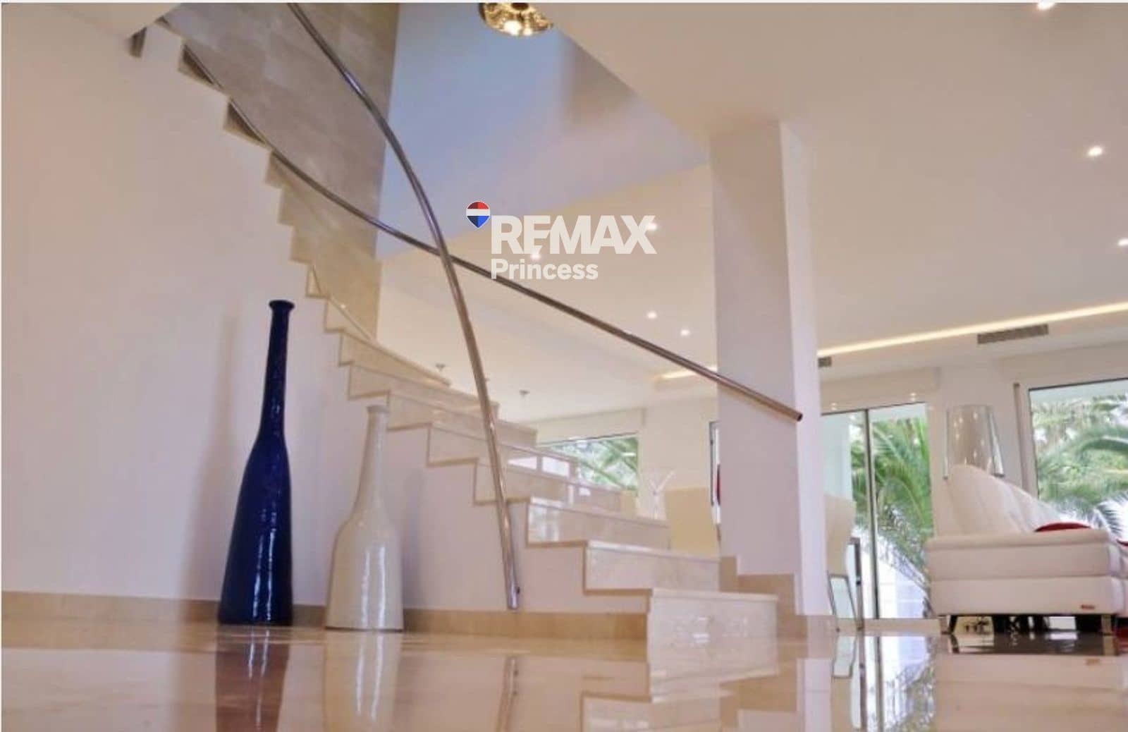 5 soveværelse Villa til salg i Alicante by med swimmingpool garage - € 1.650.000 (Ref: 9570144)