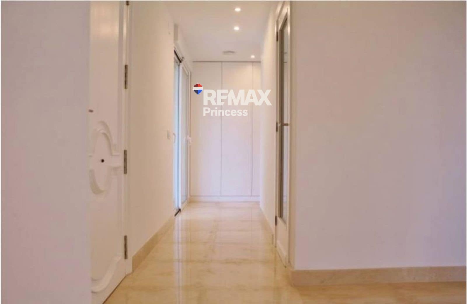 5 soveværelse Villa til salg i Alicante by med swimmingpool garage - € 1.650.000 (Ref: 9570144)