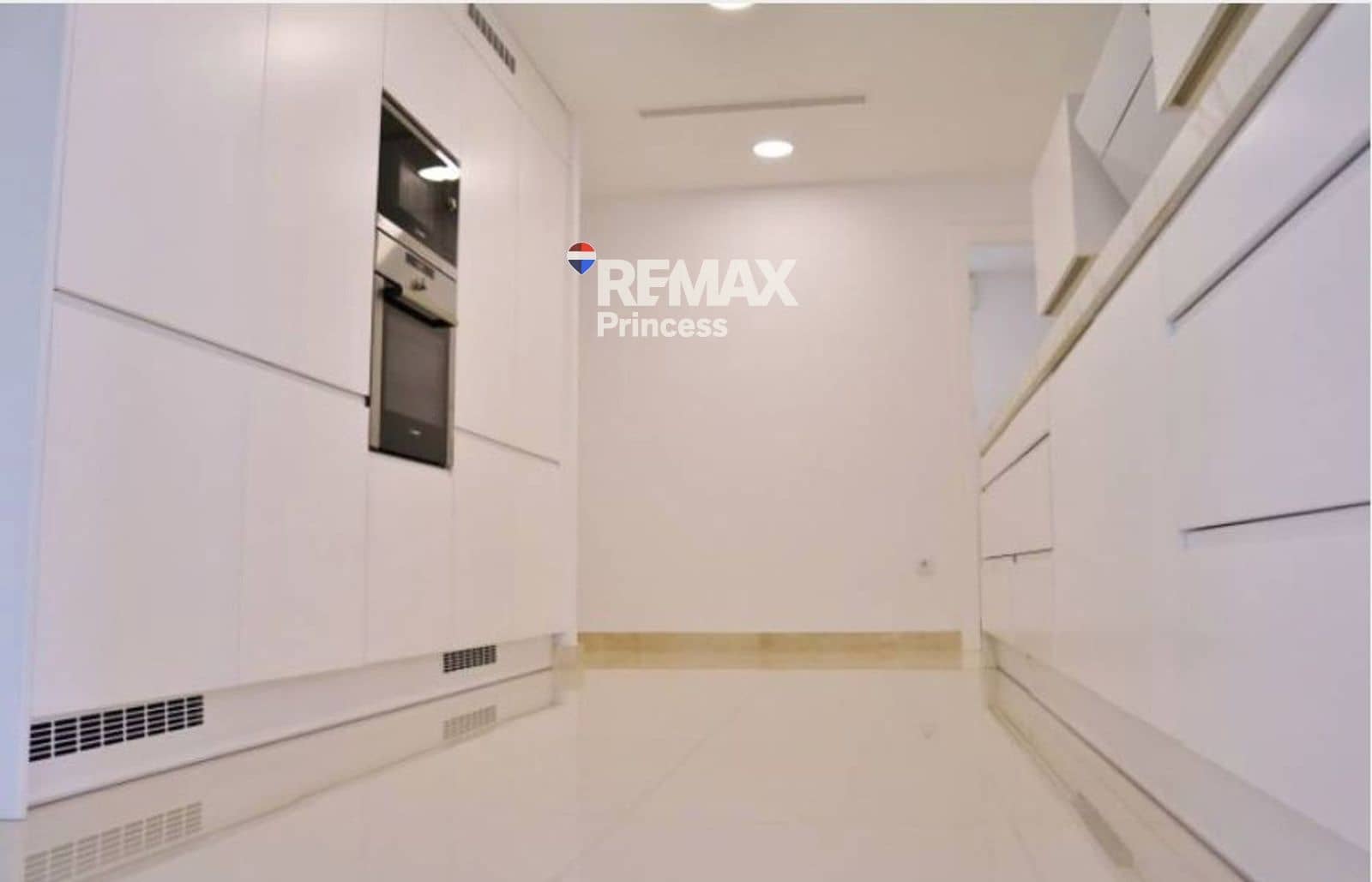 5 soveværelse Villa til salg i Alicante by med swimmingpool garage - € 1.650.000 (Ref: 9570144)