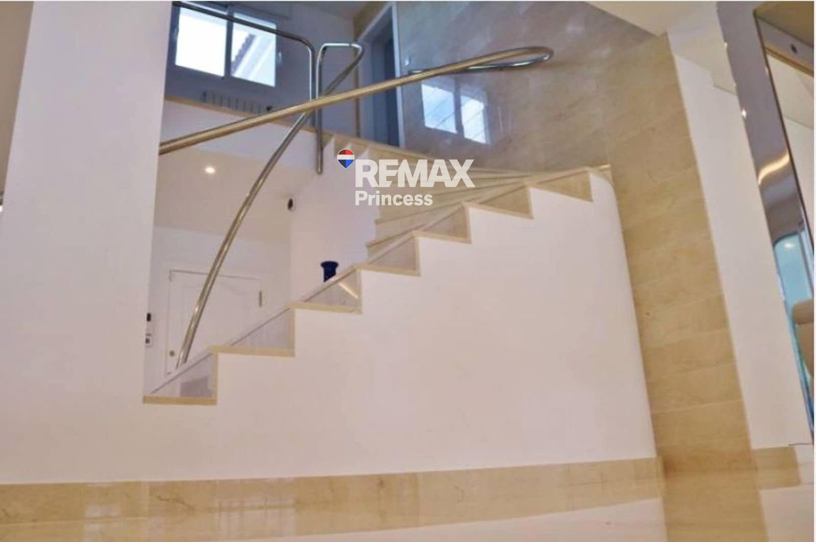 5 soveværelse Villa til salg i Alicante by med swimmingpool garage - € 1.650.000 (Ref: 9570144)