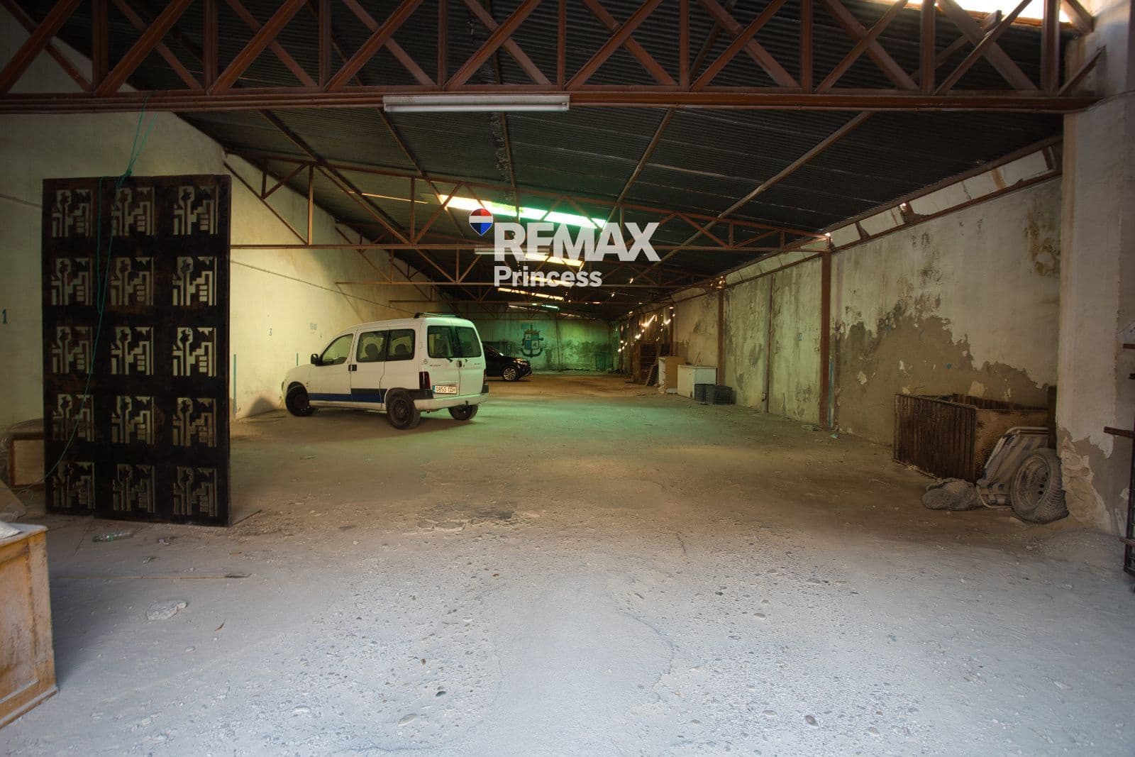 3 soveværelse Restaurant/Bar til salg i El Campello med garage - € 1.400.000 (Ref: 9570149)