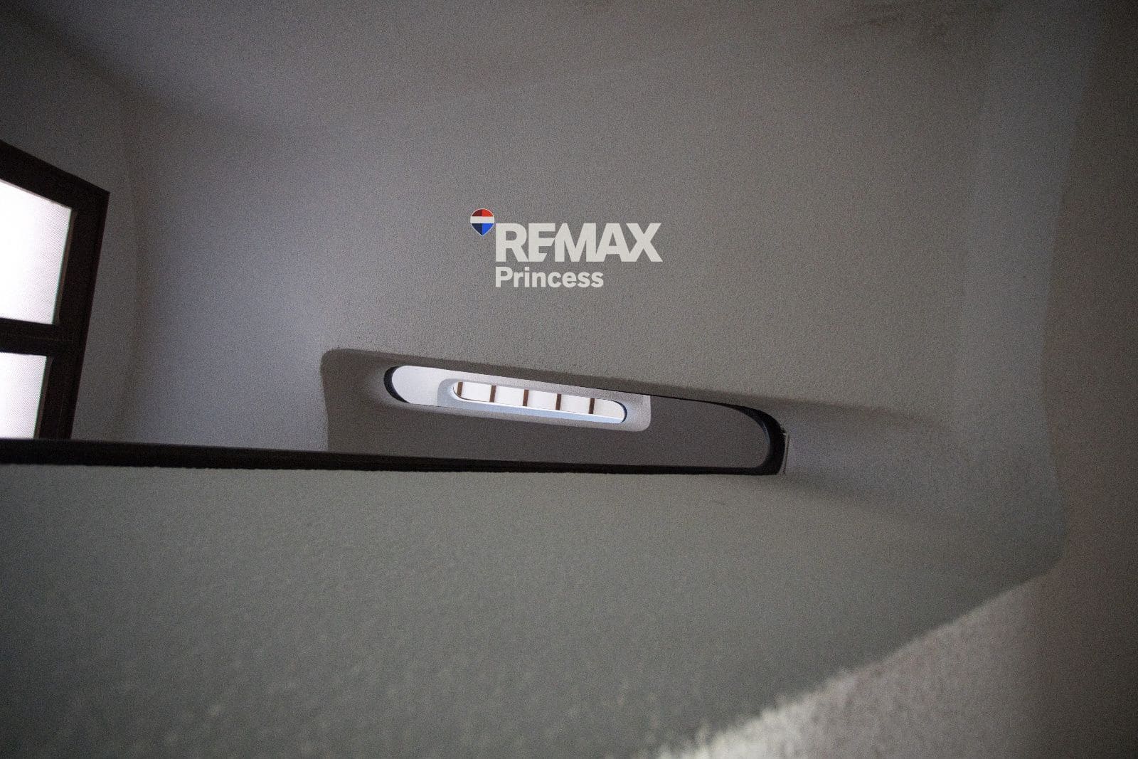 3 soveværelse Restaurant/Bar til salg i El Campello med garage - € 1.400.000 (Ref: 9570149)