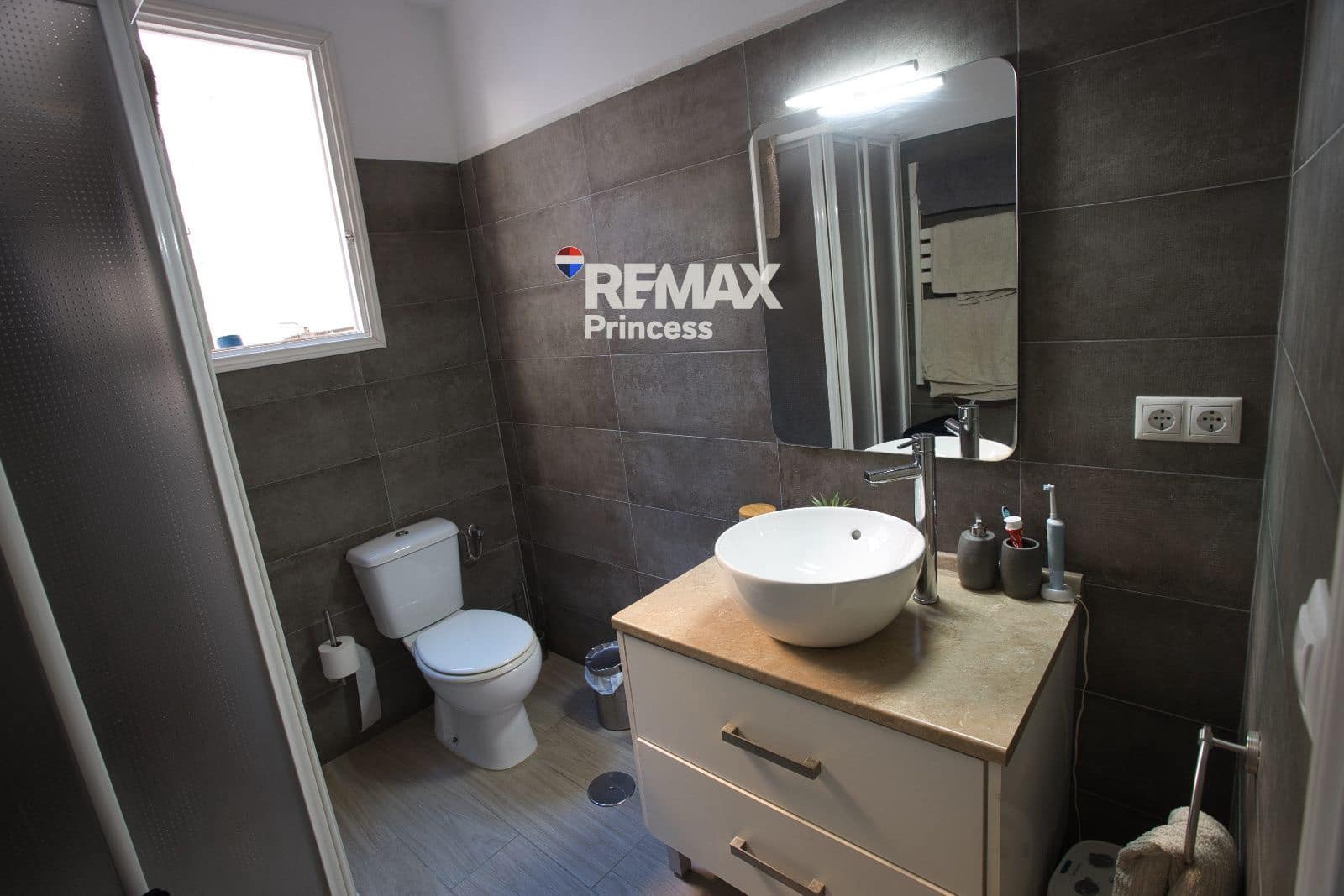 3 soveværelse Restaurant/Bar til salg i El Campello med garage - € 1.400.000 (Ref: 9570149)