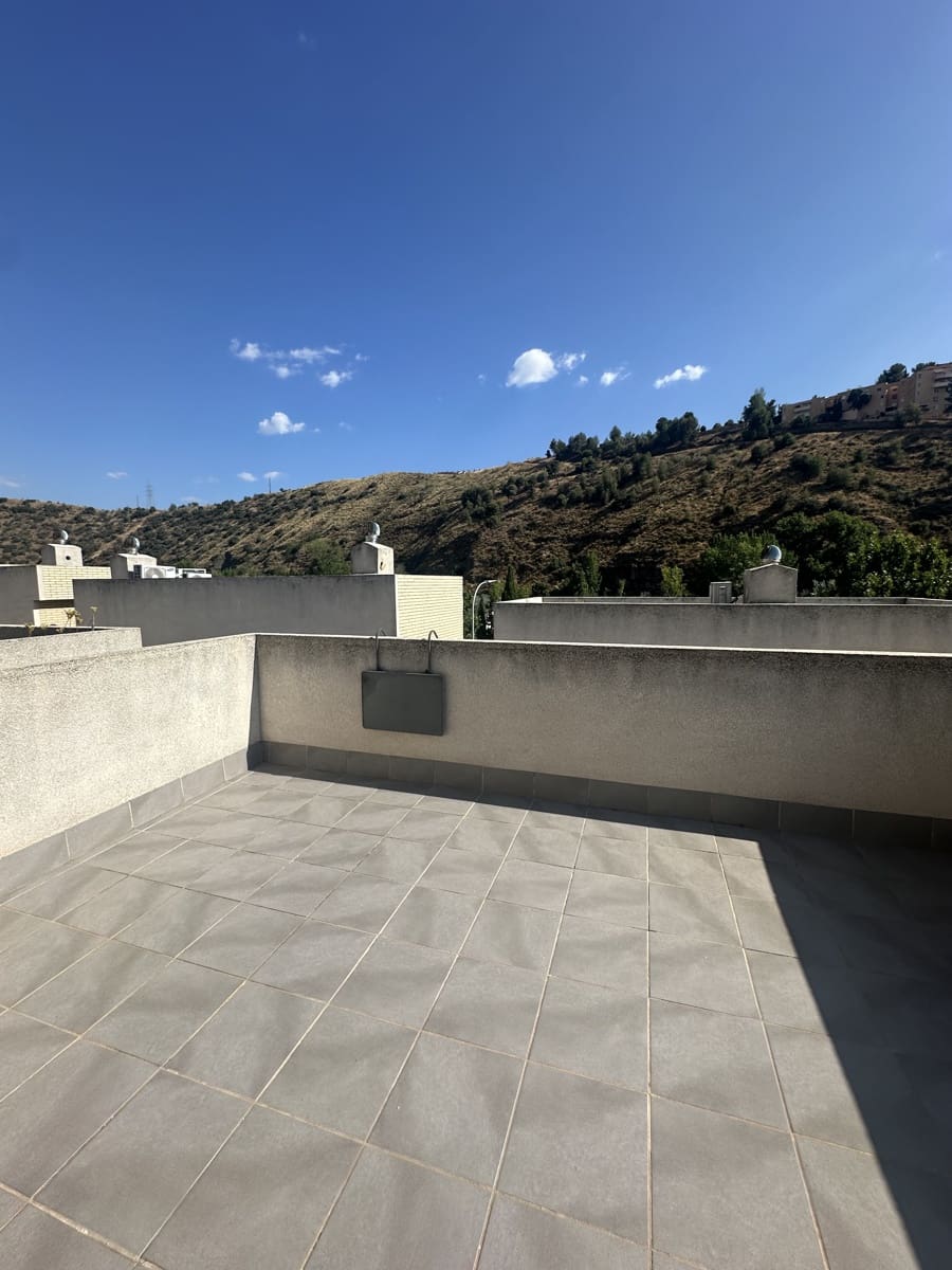 4 soveværelse Rækkehus til salg i Granada by med garage - € 485.000 (Ref: 9752629)