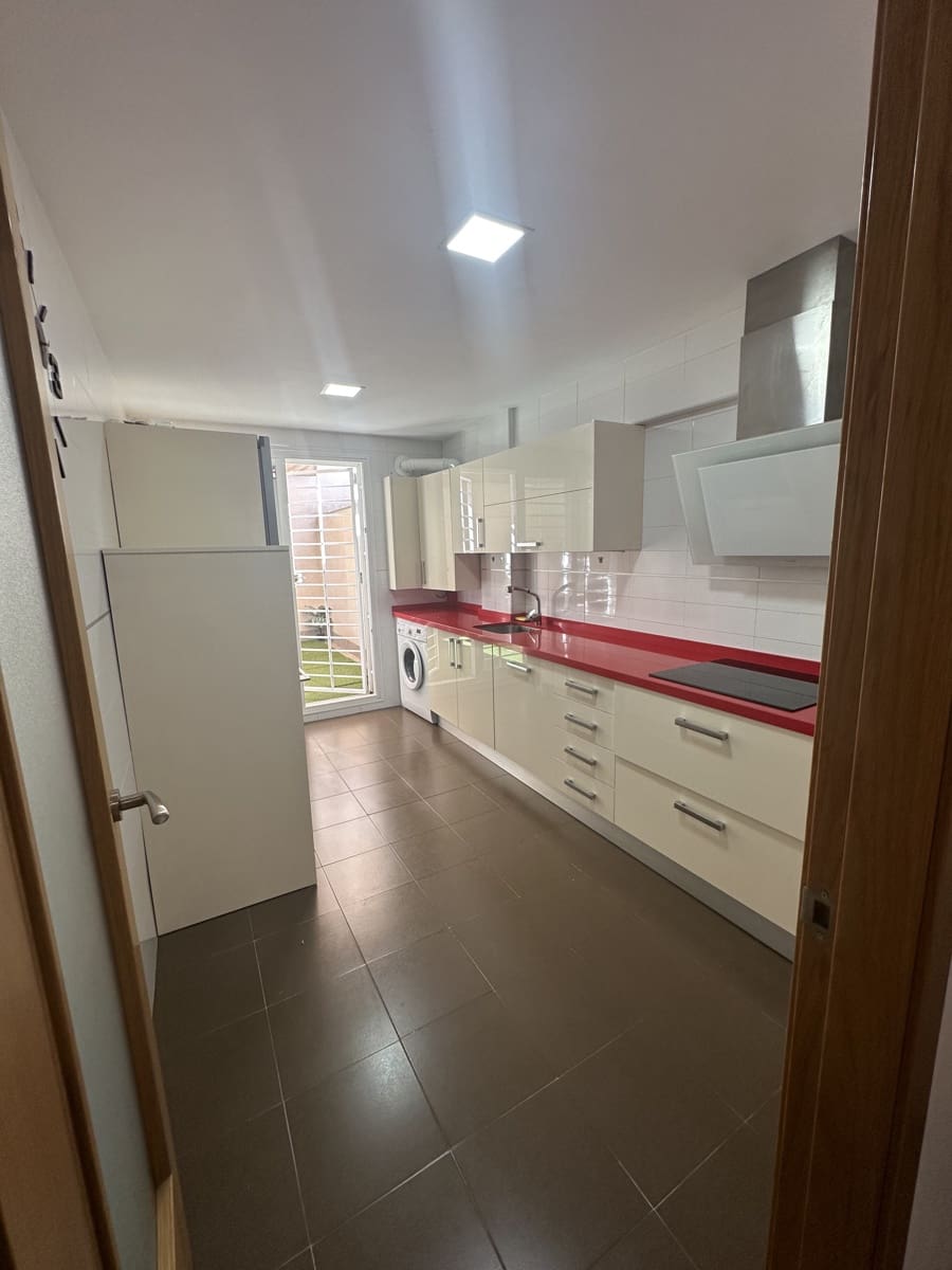 4 soveværelse Rækkehus til salg i Granada by med garage - € 485.000 (Ref: 9752629)