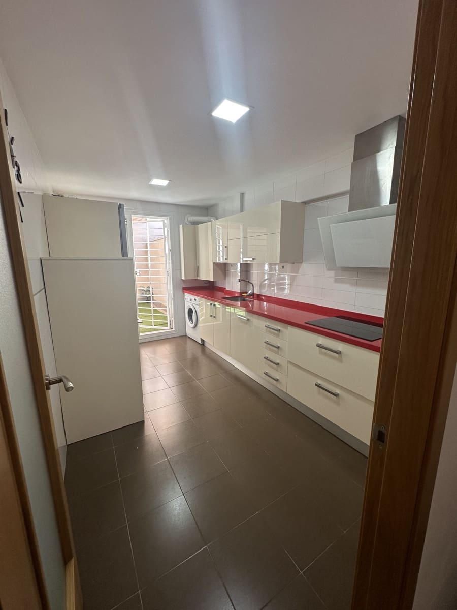 4 soveværelse Rækkehus til salg i Granada by med garage - € 485.000 (Ref: 9752629)