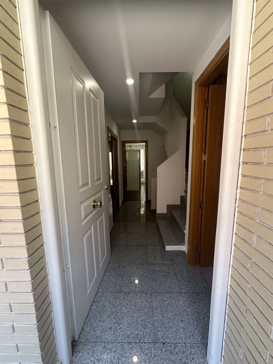 4 soveværelse Rækkehus til salg i Granada by med garage - € 485.000 (Ref: 9752629)